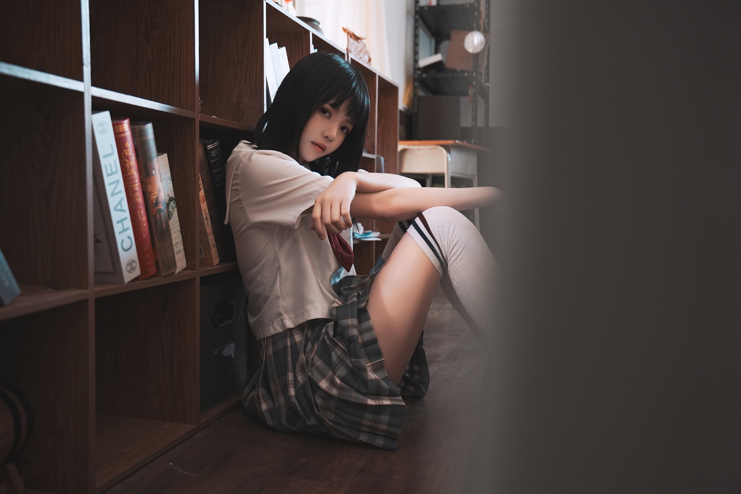 桜桃喵 – 教室死库水 [51P]