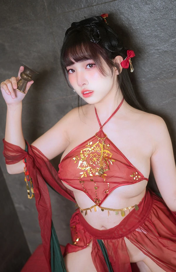 粉嫩福利姬慕慕Momo 月圆之夜无圣光唯美图集